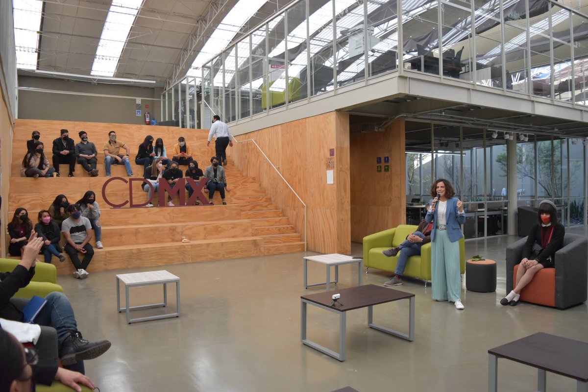 turismocdmx's tweet photo. Ya arrancó el programa de actividades del #Hackathon2022 “Turismo y Bienestar”, por la innovación digital del Turismo🧑‍💻🌐👩‍💻.
Mentores y participantes presentan sus proyectos y perfiles profesionales para emprender la jornada de Hacking el día de hoy. https://t.co/J7nVrq4IIz