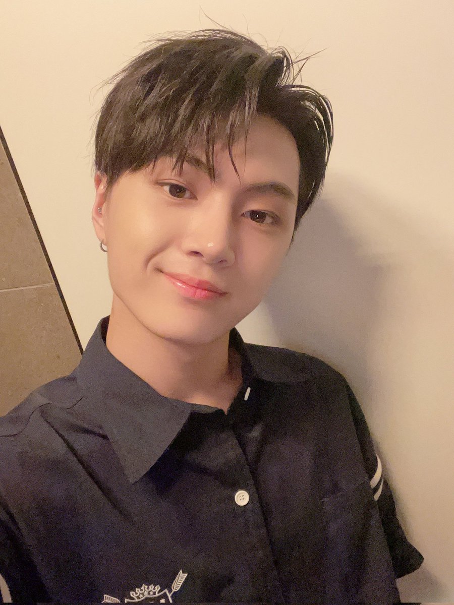 _NISHANN's tweet photo. 여러분 모두 엔나잇🙏🖤

#ENHYPEN #JAY https://t.co/1hXXVugAzn