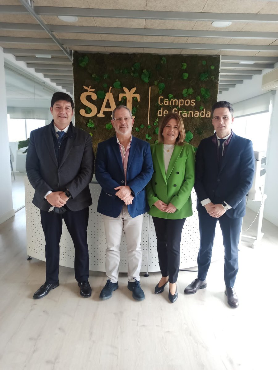 AgroBank_CABK's tweet photo. 📑 Firmado un convenio de colaboración de Agrotarjeta con la SAT Campos de Granada 🤝

👥 Antonio Javier Martínez Cuevas, Fernando José Vázquez  Burgos, Amparo Ferrer Bueno, Jesús Gonzalo Aranda Rubí https://t.co/bUtDmSHZm9