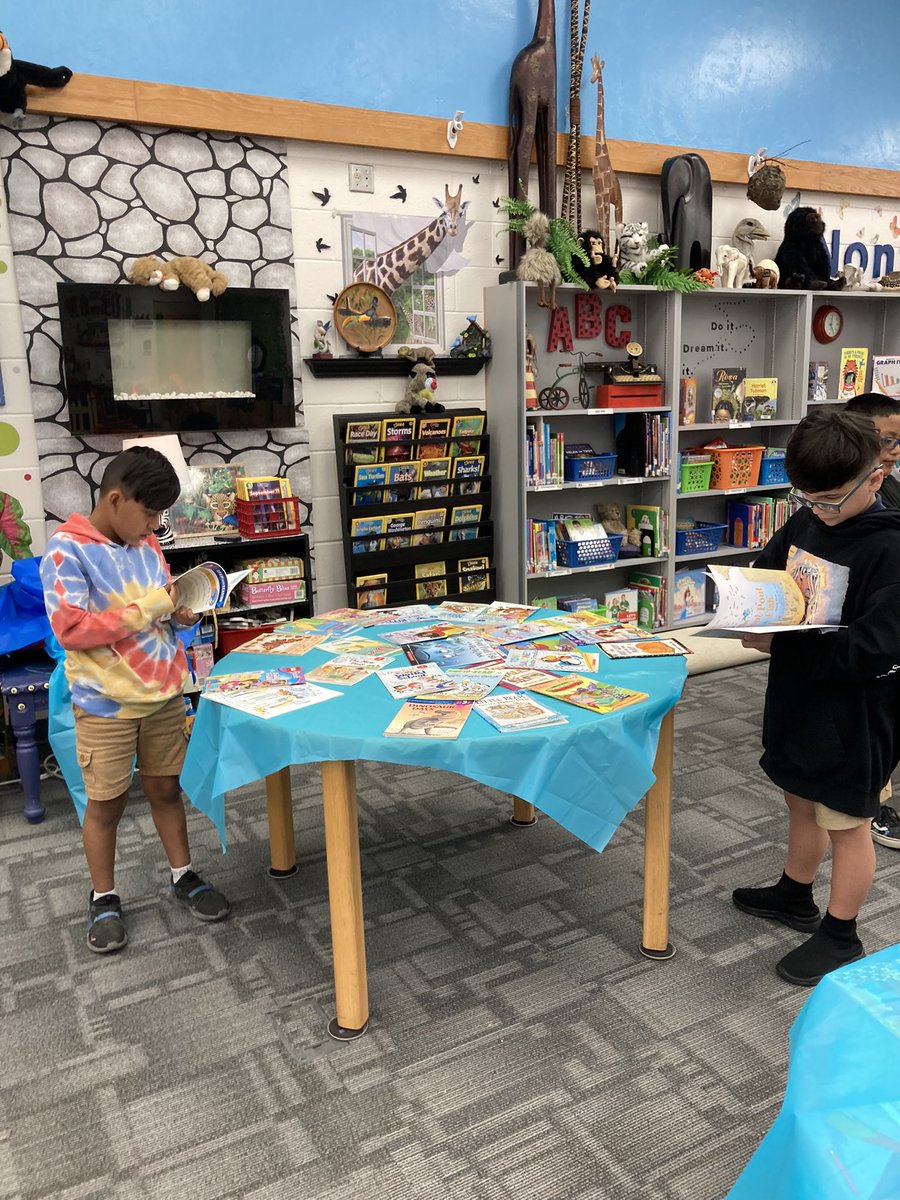 primary_media's tweet photo. A great RIF day @GTEtoucans All students got to choose a free book thanks to the generosity of The Greater Naples AAUW    We ❤️📚! @collierschools @mediaccps https://t.co/TrgXWKYFi3