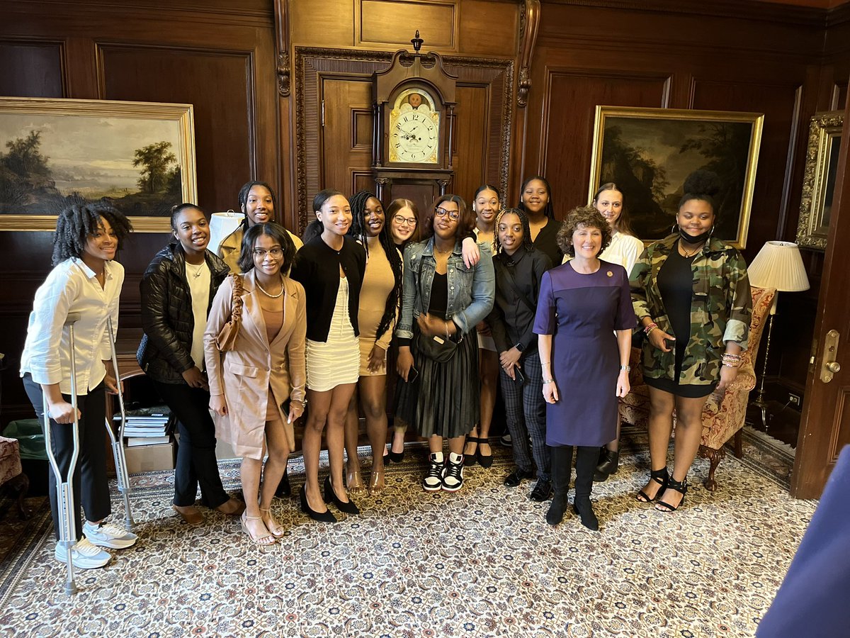 PikesvilleHS's tweet photo. Our State Champs were recognized at the Capital this morning! Thank you for representing #PrideHonorSuccess💜🏀🎉 https://t.co/wzQuUCgyQN