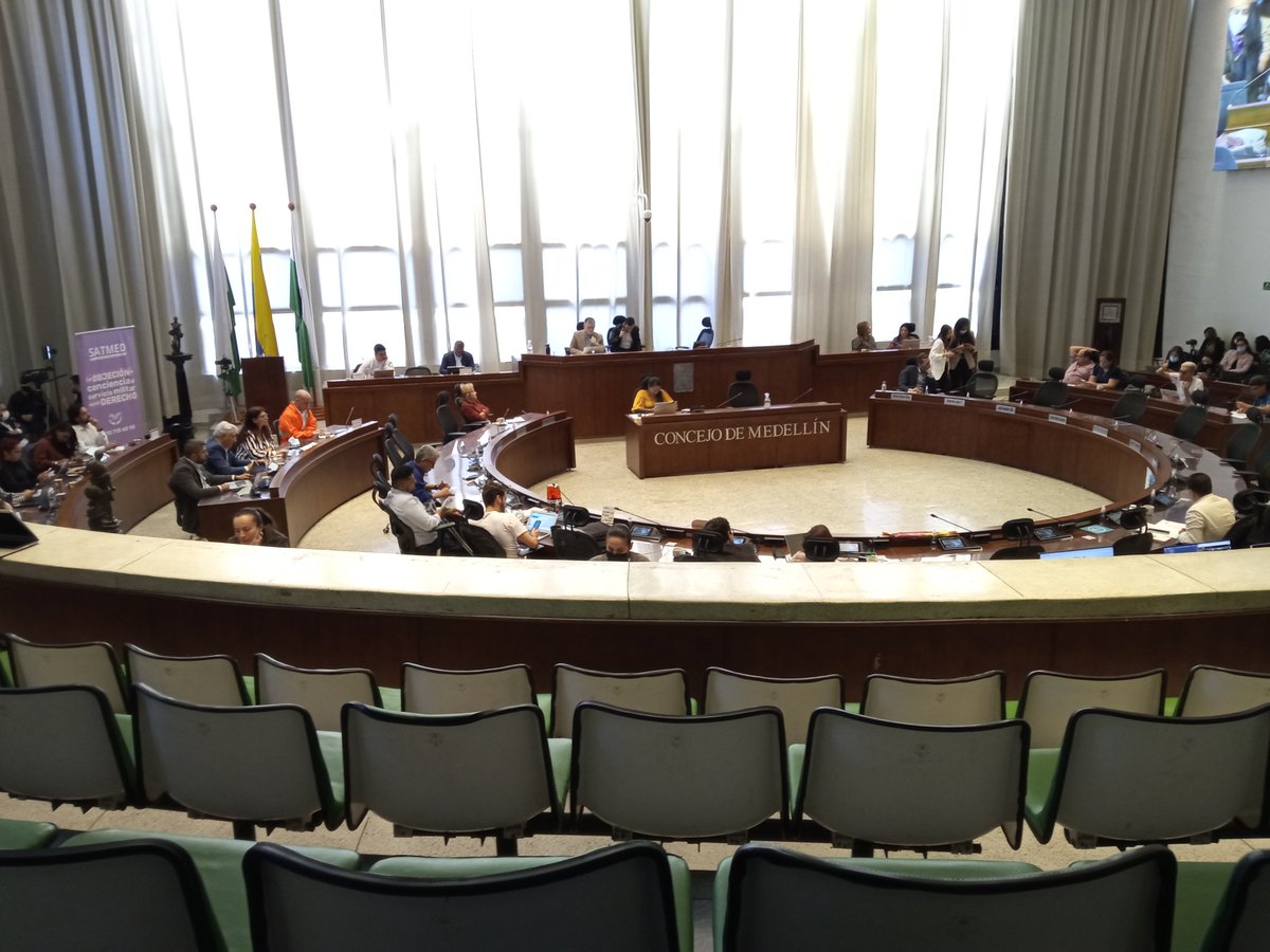RedsVoz's tweet photo. Quién le dijo al Concejal @danielduquev que los programas vacíos, obsoletos y sin profundidad de admin. Fajardo y Salazar defendieron los derechos juveniles y el derecho a la #ObjecionDeConciencia, quiero ver dónde garantizaron que no reclutaran jóvenes. #SinMentir https://t.co/8IzPJwWlTt