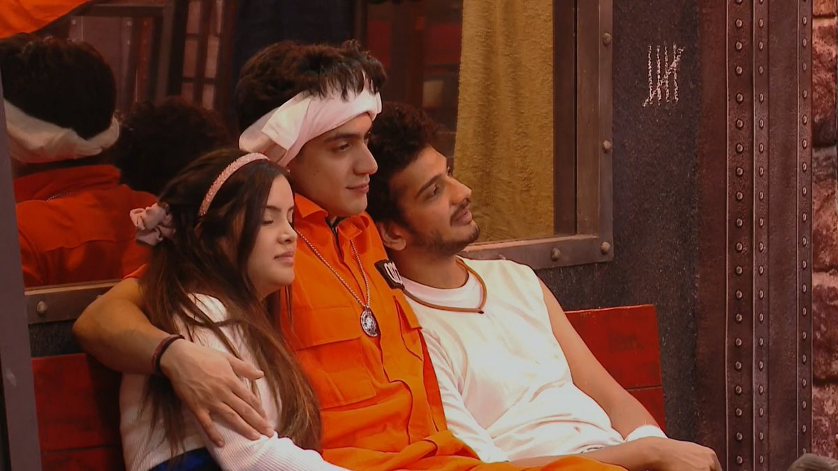 Sibling vibes 🤭❤️

#LockUpp #MunawarFaruqui #ShivamSharma