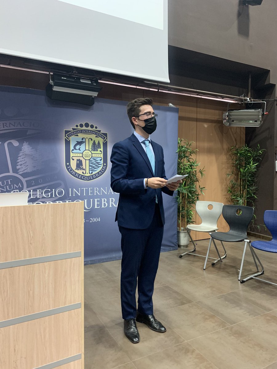 Después de cuatro largos días de formación de oratoria y debate en el Colegio Internacional Torrequebrada, vuelvo a casa con la satisfacción de un trabajo que creo bien hecho. 

Cuatro cursos de la ESO han aprendido comunicación, manejo de nervios y debate. 

¡Gracias por todo!