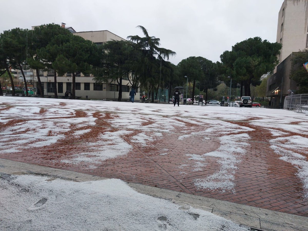 emergenciescat's tweet photo. Prealerta #INUNCAT #ProteccioCivil 

Més imatges de les precipitacions d'aquesta tarda a #Granollers https://t.co/fuMClS4HkE