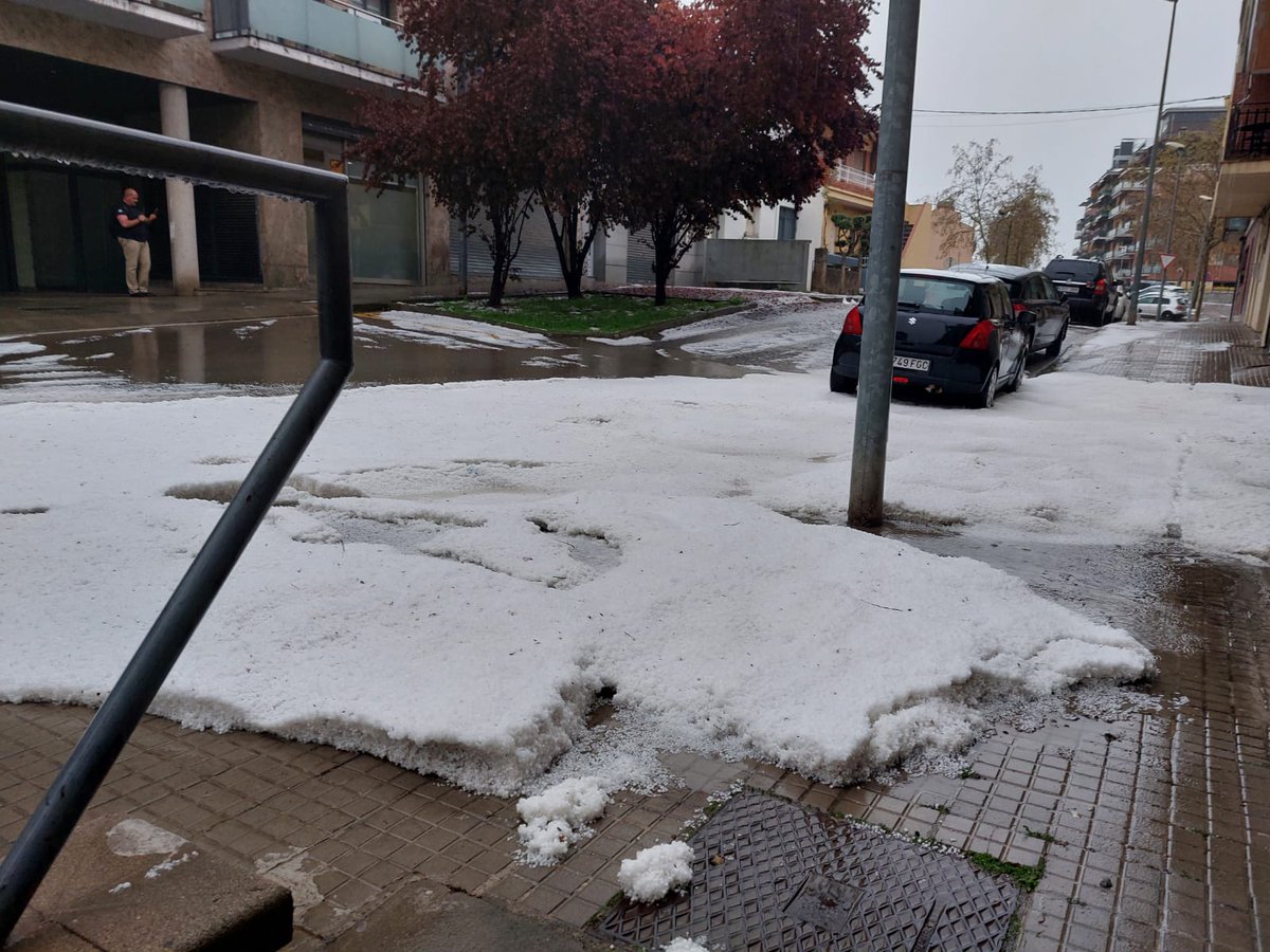 emergenciescat's tweet photo. Prealerta #INUNCAT #ProteccioCivil 

Més imatges de les precipitacions d'aquesta tarda a #Granollers https://t.co/fuMClS4HkE