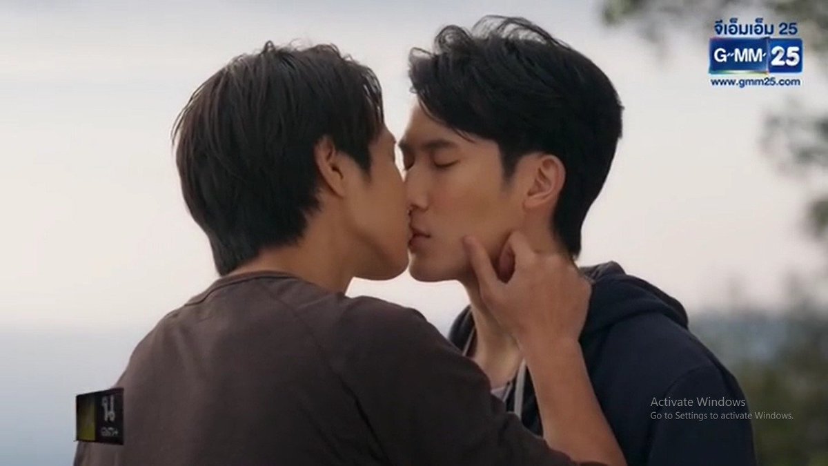 FxndTaha's tweet photo. Yesss!! What a beautiful scene that was. The fact that Mork braved himself to be honest despite his fear of heights makes this even more meaningful. #MyRideEp10 https://t.co/XawhphdhJ2