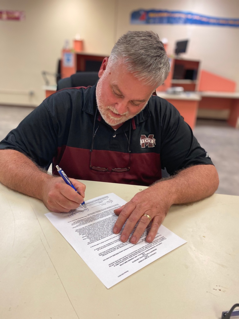 MsstateEdLead's tweet image. "I am excited to begin my administrative career. Thank you to the Mississippi State Department of Educational Leadership faculty for their excellent preparation!" - Eric Turbyfill, '21 alumnus @QuitmanBulldogs