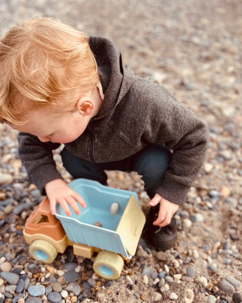 JiminyEcoToys's tweet photo. I'm sturdy, durable (and made from plants)!
This bio-PE is good for our climate, renewable but doesn't biodegrade (and that's good - will last many childhoods of play - won't melt in a puddle!)
https://t.co/9fhQFxTljc
Photo from Achill @kimgraylifestyle
#biotoy #bioplastic https://t.co/5ZOGpWgq1o