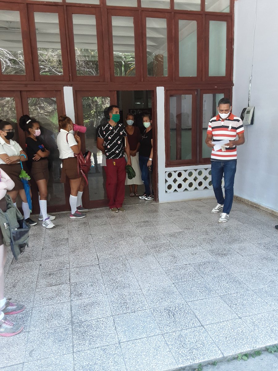 #Cuba #CubaMined #EducaciónGuantánamo #EducaciónBaracoa Estudiantes de Electricidad 2do año desarrollan matutino especial por el primero de Abril <a href="/CubaMined/">MINED</a> <a href="/elsa_ena/">Ena Elsa Velázquez Cobiella</a> <a href="/Educa_Gtmo/">Dgeap Guantánamo Cuba</a> <a href="/maria_laviste/">Raquel Maria Laviste Villafruela</a> <a href="/PresidenciaCuba/">Presidencia Cuba 🇨🇺</a> <a href="/DiazCanelB/">Miguel Díaz-Canel Bermúdez</a>