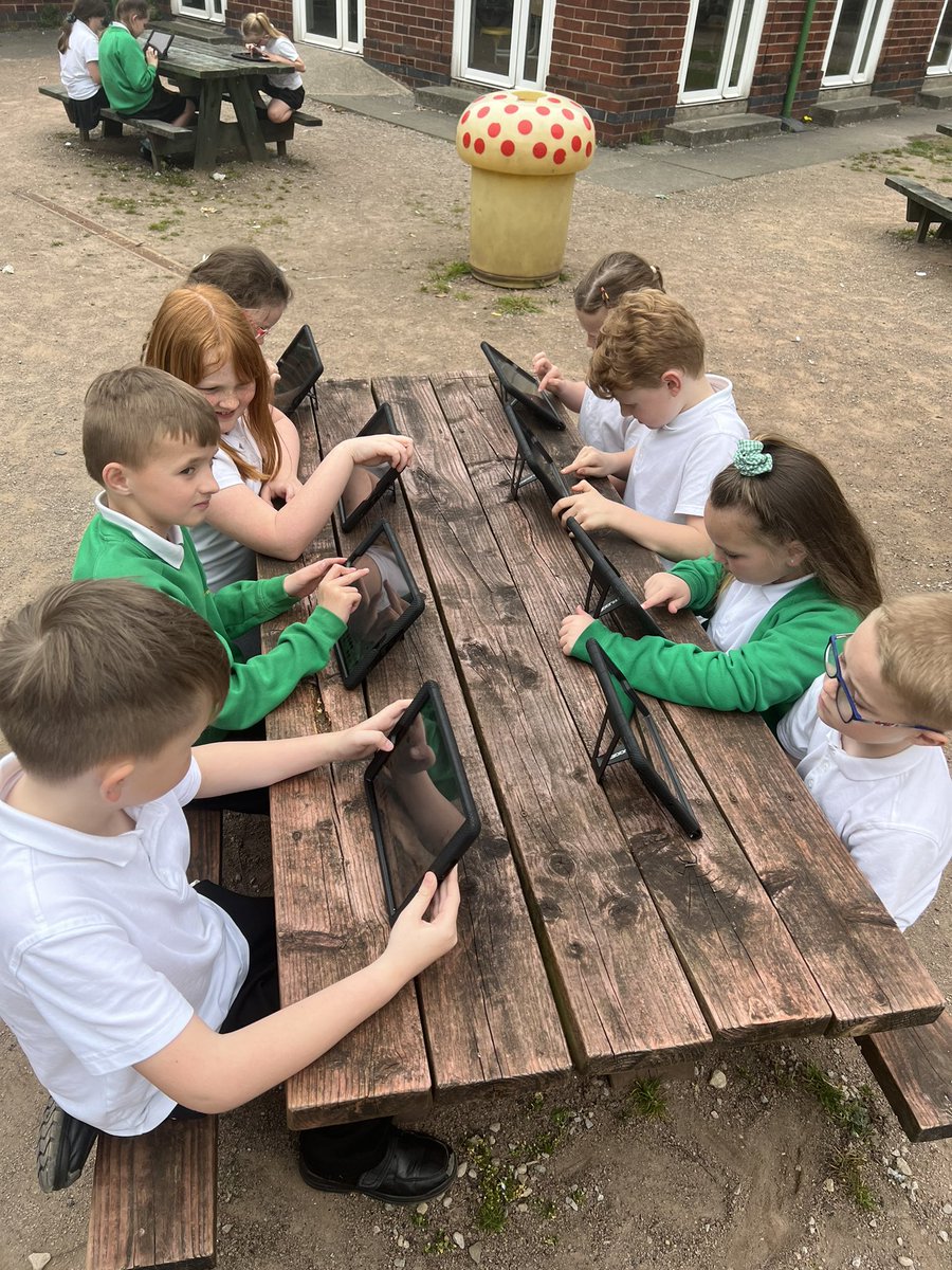 MeadowsideCedar's tweet photo. On Tuesday, we had a fabulous afternoon of Music and Computing in the sun. #MeadowsideMusic #MeadowsideComputing https://t.co/qVJ1yTnxNe