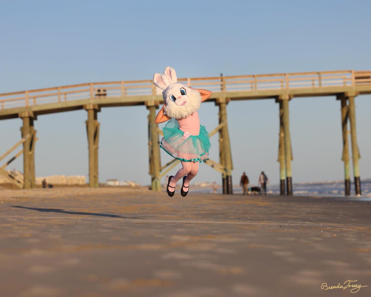 BrendaTSchwartz's tweet photo. I 💕 it when children tell me how they want to pose. 2nd photo was this one’s choice. And then she asked to wear the bunny head. So cute! https://t.co/6VyGnjflmJ