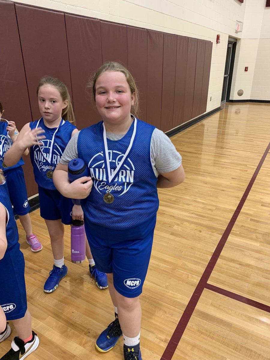 fruitbatax's tweet photo. Awesome seasons of rec b-ball. Great job ⁦@mcparksrec⁩ ⁦@AESstars⁩!! Ready to hit the ball fields. 🏀➡️🥎⚾️ https://t.co/a2woPaFB1K