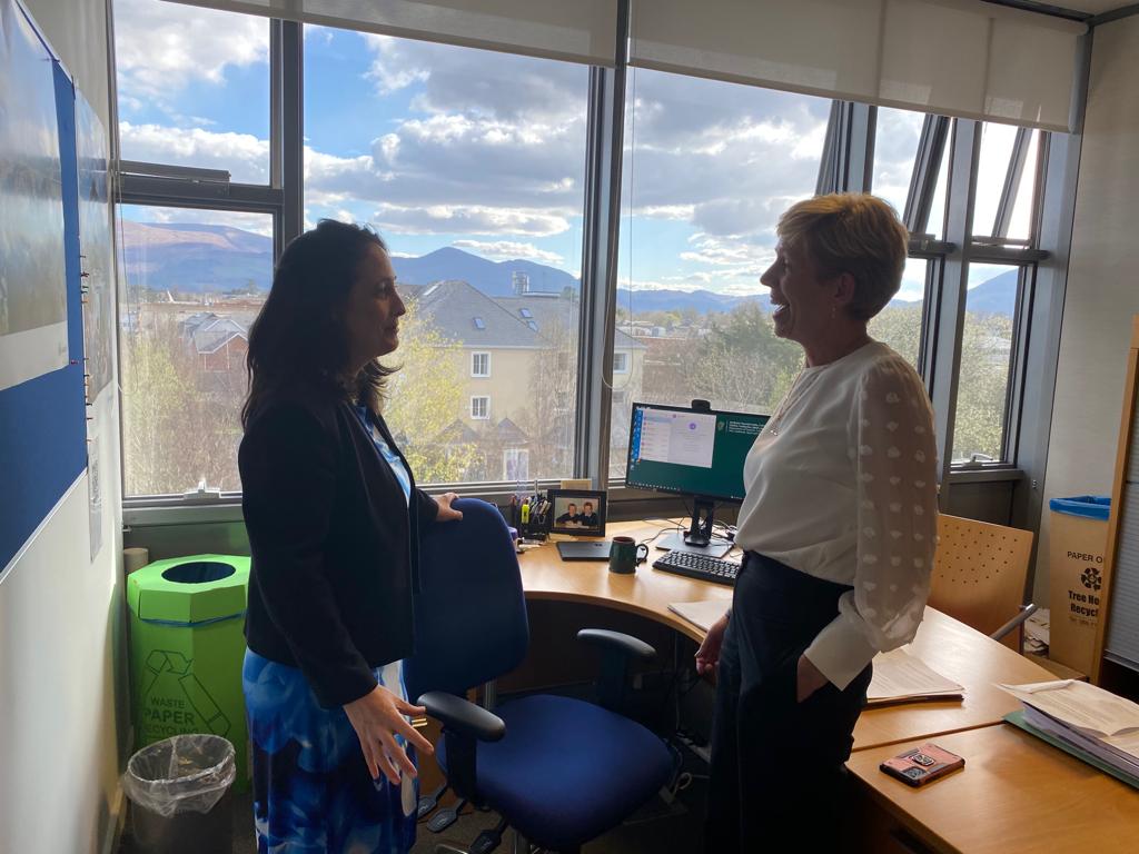 cathmartingreen's tweet image. Great to visit colleagues in our @DeptCulturelRL #Killarney HQ while I'm @MeithealIreland 

Looking forward to speaking at the trade event later today, a brilliant buzz about the place

#Meitheal2022