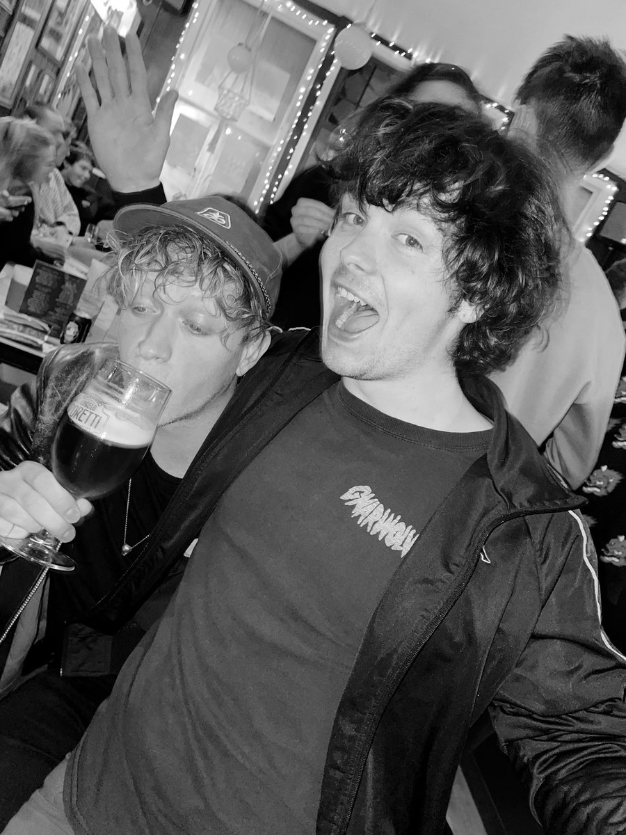 TheoDefeatist's tweet photo. Ace gig in Brighton at Rossi Bar. We love those intimate shows! Thanks to all who came. Next gig April 14th @thevicswindon for VICFEST!
And then we play the legendary @hawley_arms on 28th April for @RLSessions with #londonghost which is a FREE EVENT! Can’t wait to see you, Theo x https://t.co/aMziVzNnXg