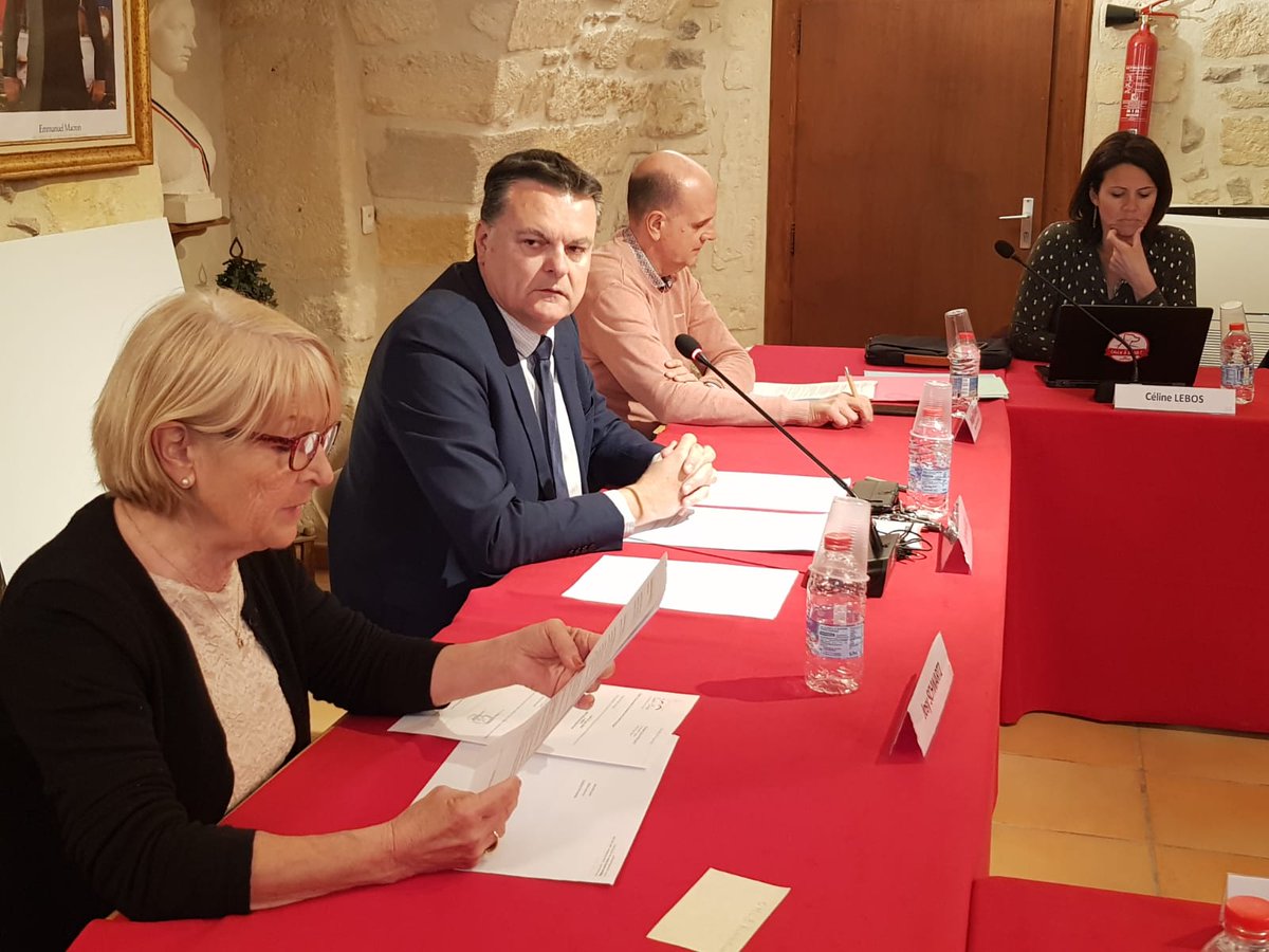 Ce soir, je préside une nouvelle séance du Conseil Municipal de <a href="/SaintBres/">Ville de Saint-Brès</a>. 
Parmi les points à l'ordre du jour, vote d'un don à l'#Ukraine, jugement des projets et marché de maîtrise d'œuvre du futur groupe scolaire, personnel : création de poste.
#CM #SaintBrès