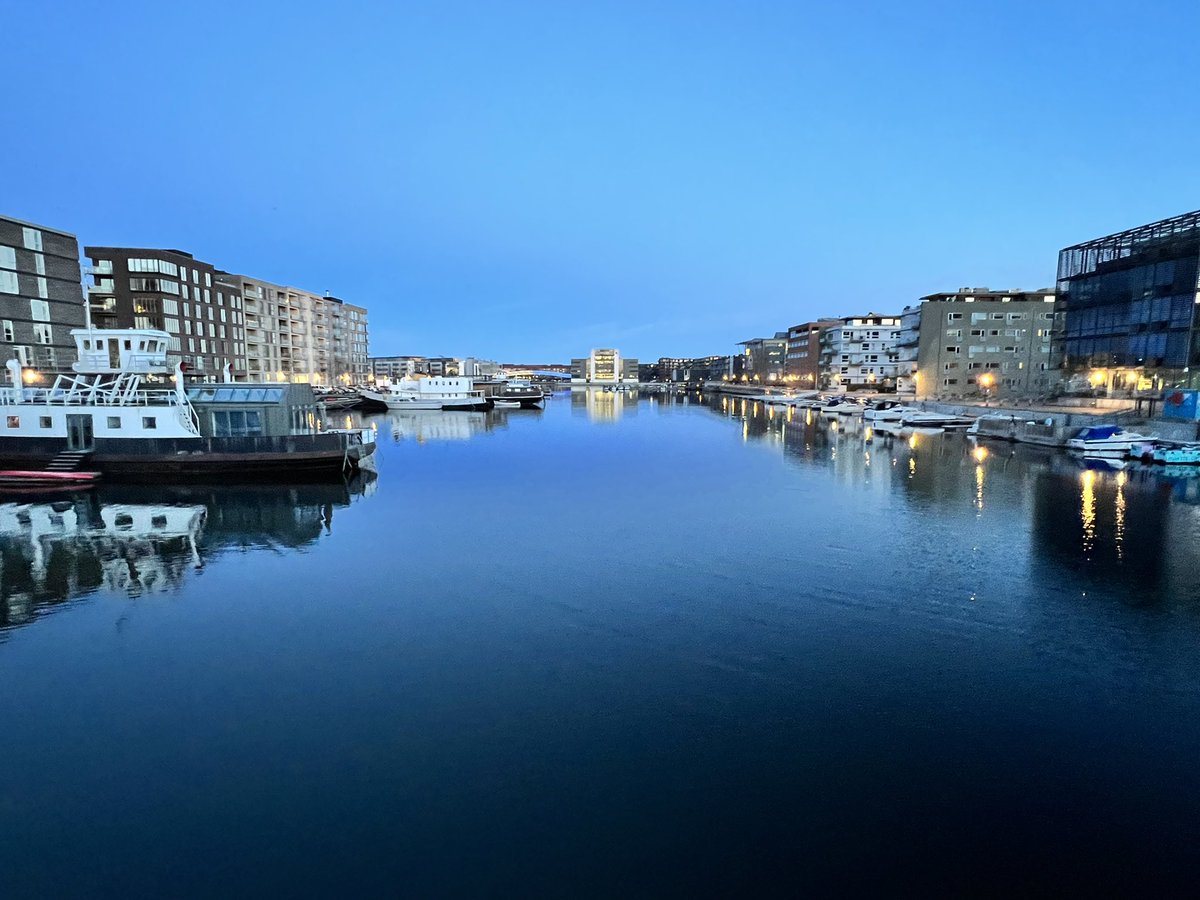 michaelbinzer's tweet photo. Cool hood #Sluseholmen #Copenhagen #coolcapitol https://t.co/8vMJOlWGNr