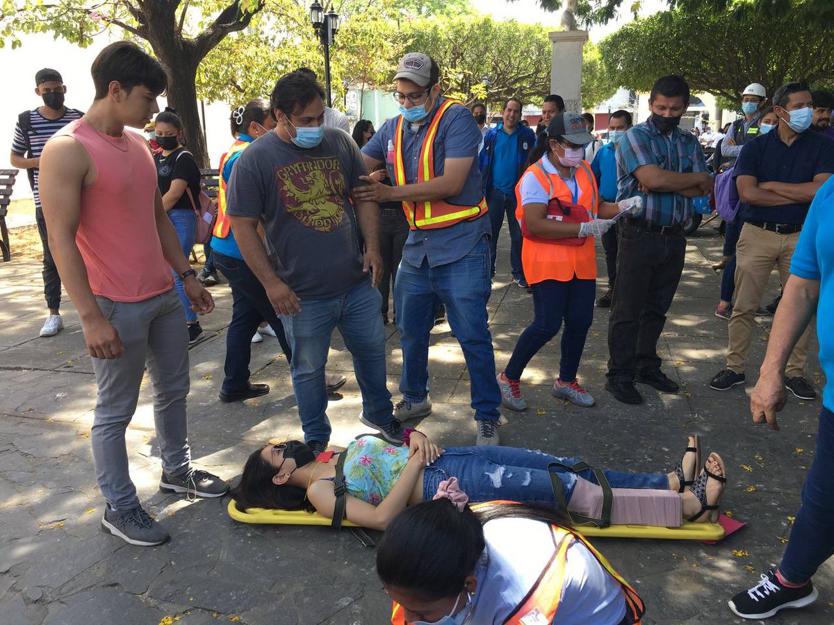 Comunidad Universitaria participa del Primer Ejercicio Nacional preparándonos para proteger la vida en situaciones Multi-amenazas.

#CUUN1914