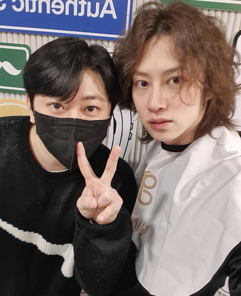 Heechul_Brasil's tweet photo. 31.03.22 | INSTAGRAM 📸
gunheenim "Toquei no cabelo do meu amigo pela primeira vez em um longo tempo."
#HEECHUL #SUPERJUNIOR @SJofficial https://t.co/T0aQl6ImkM