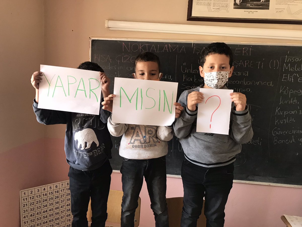 HisarkayaI's tweet photo. Noktalama işaretlerini uygulama yaparak öğrendik. Satır sonuna sığmayan kelimeler en sevilen bölüm oldu. @SavurMem @abdurrahimdmr47 @ahmetyalcin2005 @abdubakitek https://t.co/4Qby4yzX3Z