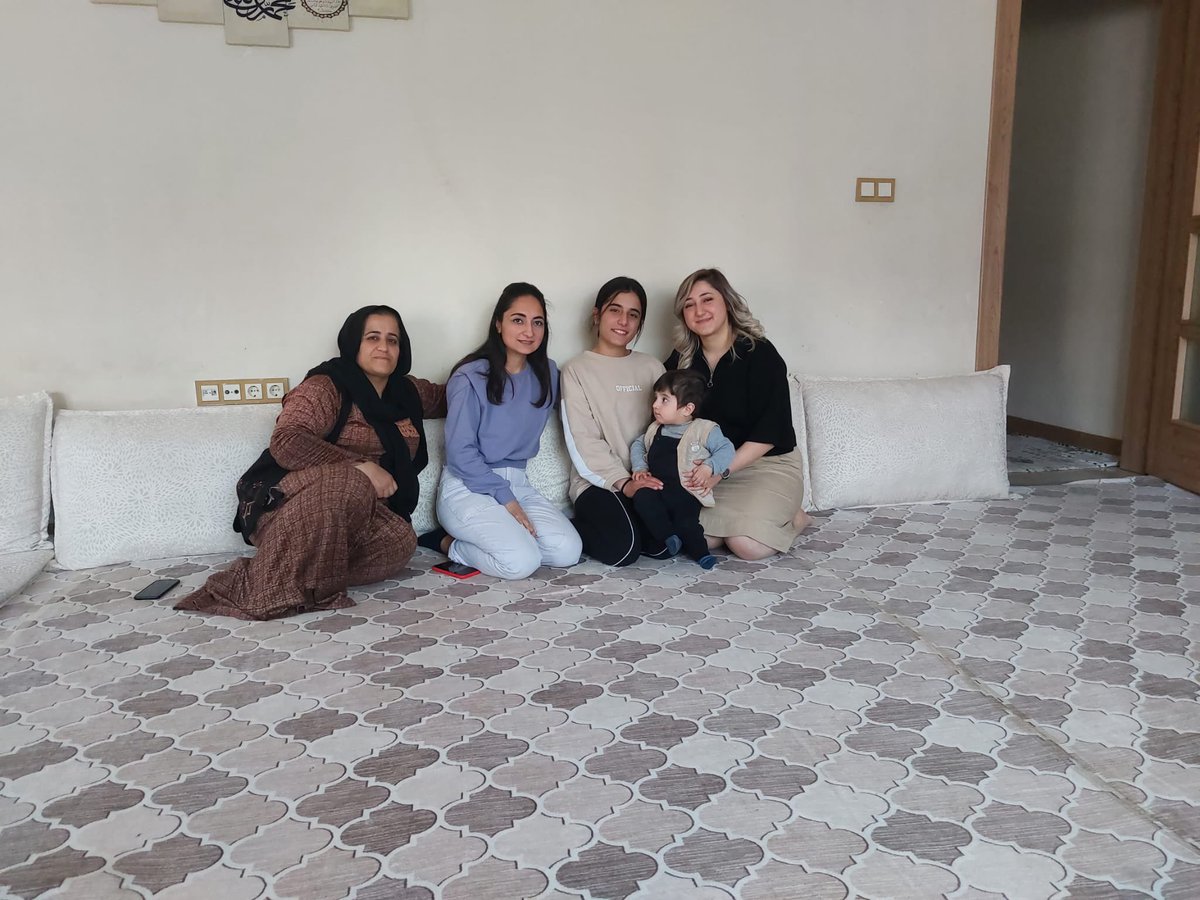 Bize de gel öğretmenim kapsamında ailemizi ziyaret ettik 
<a href="/tcmeb/">Millî Eğitim Bakanlığı</a> 
<a href="/SirnakValiligi/">T.C. Şırnak Valiliği</a> 
<a href="/sirnakmem73/">Şırnak İl Millî Eğitim Müdürlüğü</a> 
<a href="/CizreMem/">Cizre İlçe Millî Eğitim Müdürlüğü</a> 
#ŞırnakBaşarıyor 
#CizreMehmetAkifErsoyAnadoluLisesi