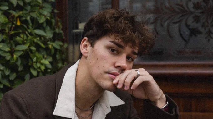 FilmUpdates's tweet photo. Noah Beck to star in a film adaptation of Wattpad novel ‘The QB Bad Boy and Me.’

(https://t.co/qxvDzTsXCU) https://t.co/2ui4Fa717m