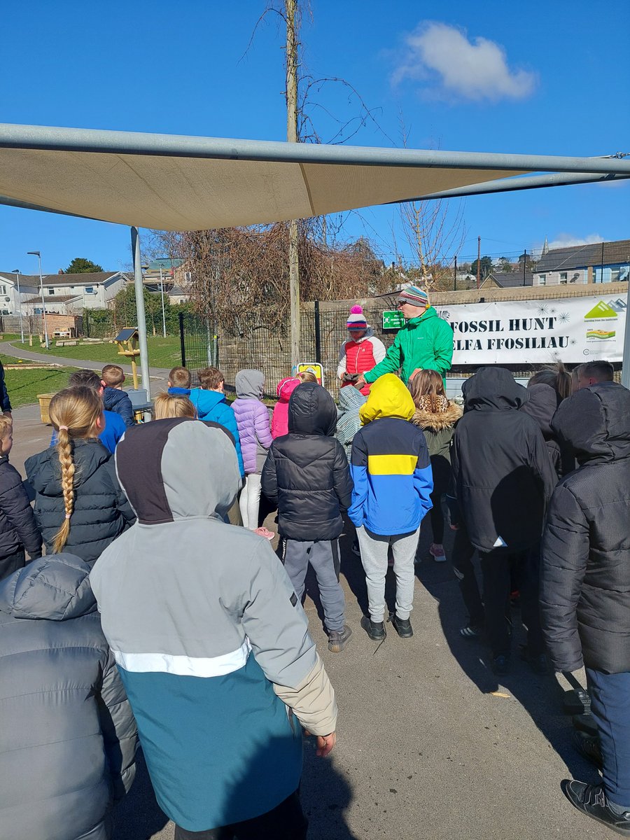 TilburyWales's tweet photo. Despite the cold, wind and the snow at Merthyr Tydfil today, we had a great day Fossil Hunting and Bug Handling with @YYGPrimary Pupils. Thank you to Ben and Steph for hosting the sessions! #geology #fossils #schoolengagement #bughandling https://t.co/cKSxn9X9Lq