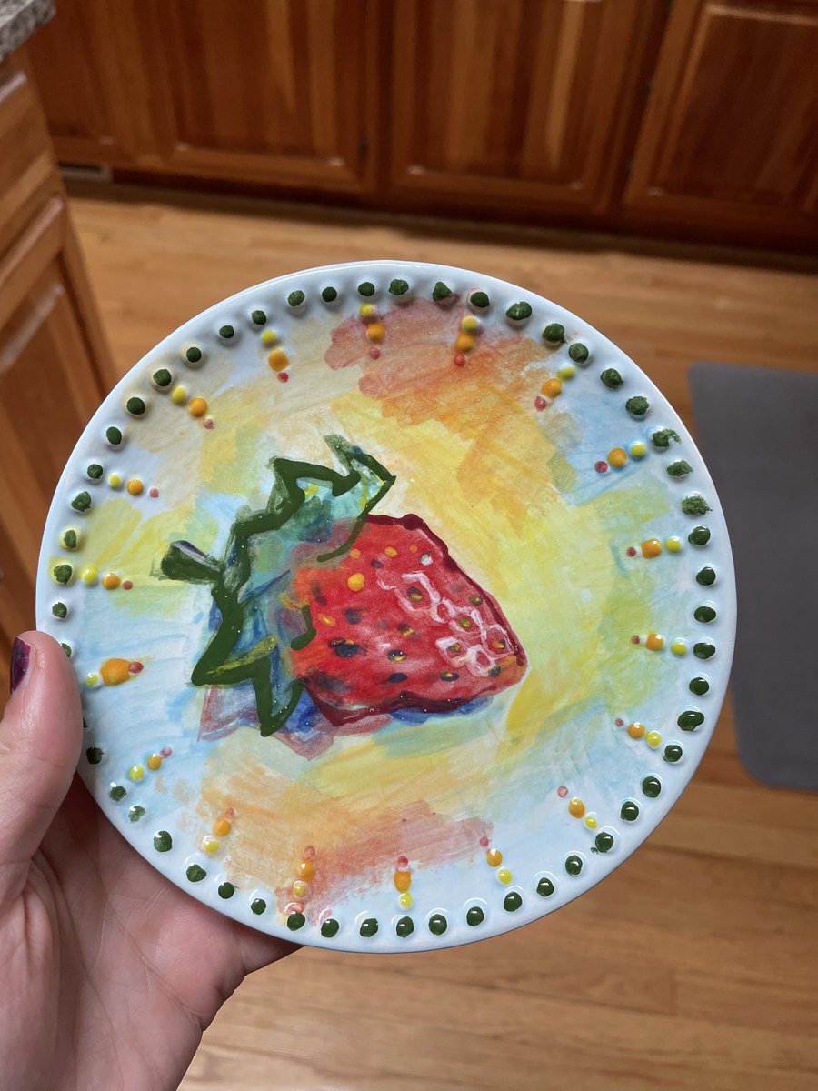 MauraCPacheco's tweet photo. Made a strawberry at @ClayCafeStudios ! 🍓 https://t.co/vKhMzadOgY