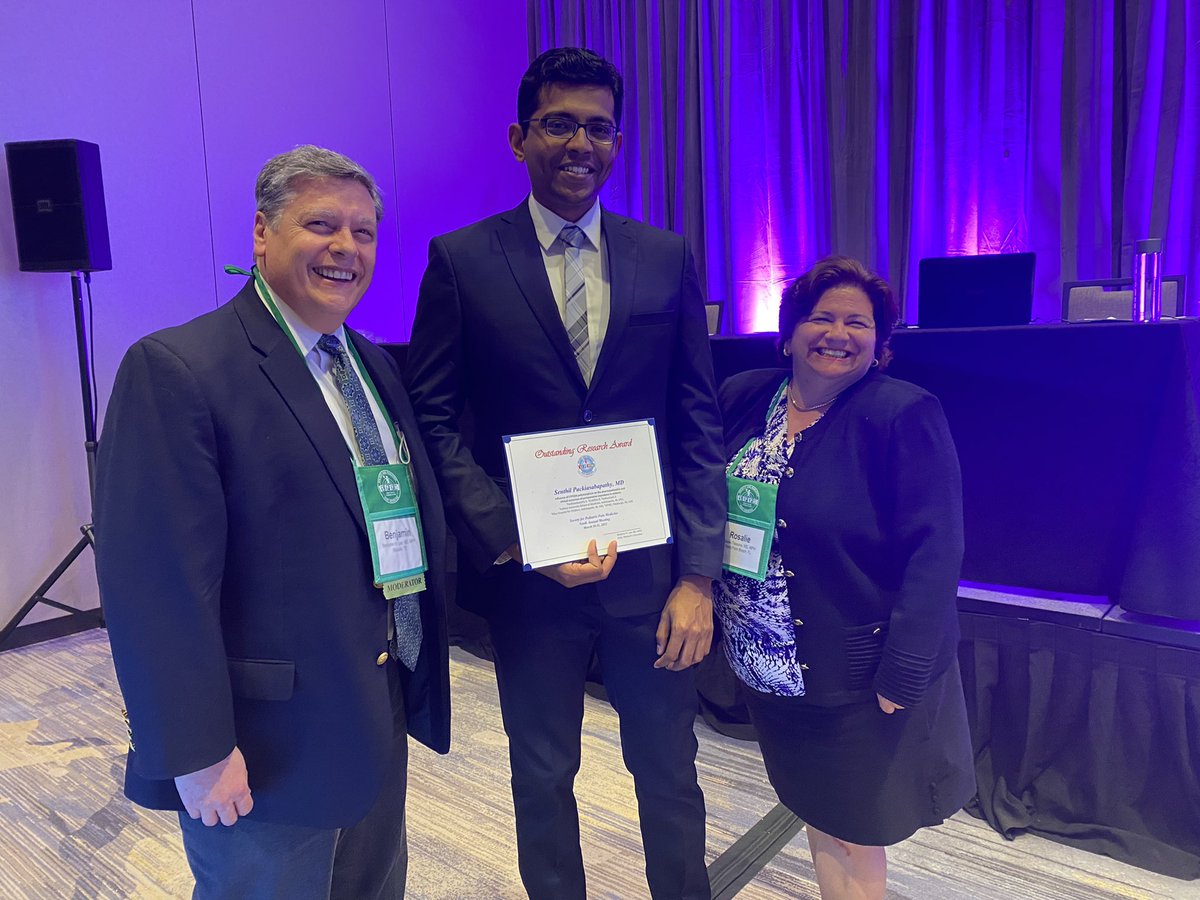 PedsPainMed's tweet photo. 2022 @PedsPainMed annual meeting research winners, congratulations to all!
#SPPM2022 #SPAFL2022 #PedsPain https://t.co/sJE4R5Nn8F