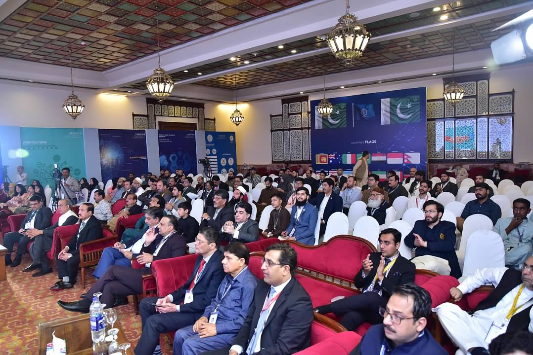 pakecocon's tweet photo. On the last day of the conference a detailed discussion about the startup of the software houses.
#PakistanEconomicConference #PEC2022 #SerenaFsd #fsdcon2022 #pakecocon2022 #firstconfsd #SoftwareHouses https://t.co/Dtc5gGNraz
