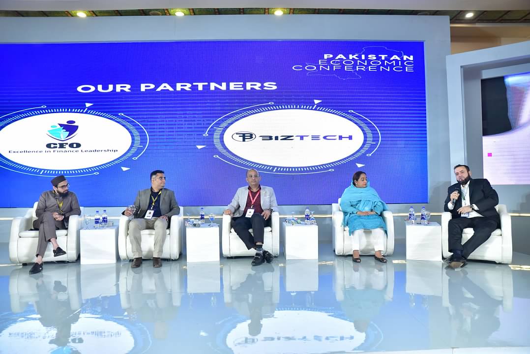 pakecocon's tweet photo. On the last day of the conference a detailed discussion about the startup of the software houses.
#PakistanEconomicConference #PEC2022 #SerenaFsd #fsdcon2022 #pakecocon2022 #firstconfsd #SoftwareHouses https://t.co/Dtc5gGNraz