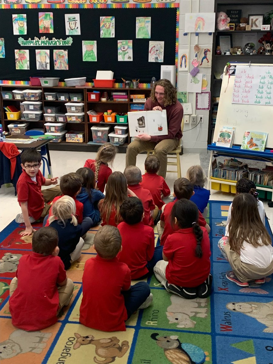 XavierSaints's tweet photo. Our future Saints over at St. Matt’s hosted #AmericaReads guests today which included some "big Saints" stopping by to read some favorite children's books of their own. Thanks for having us over, Jaguars! #WeAreXavier https://t.co/aHO2ymhDU0