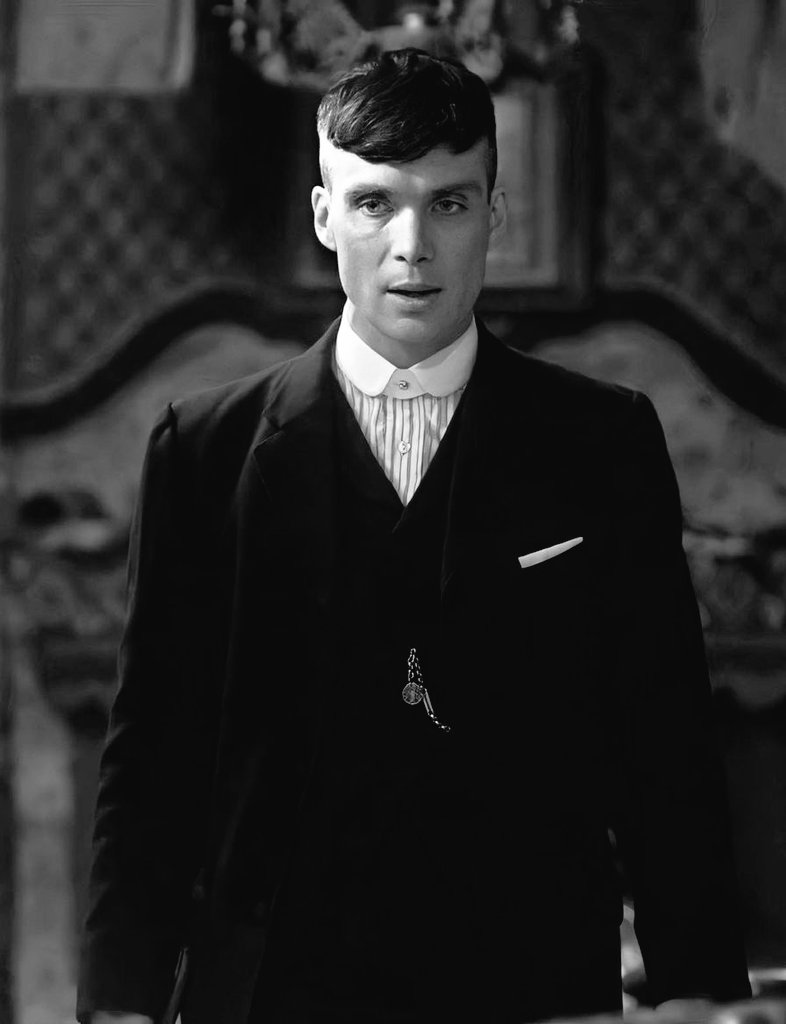 Peaky_Duchess's tweet photo. Tommy Shelby: 
1919✨✨✨✨✨✨✨✨✨1934 https://t.co/aArtSNJ7Aw