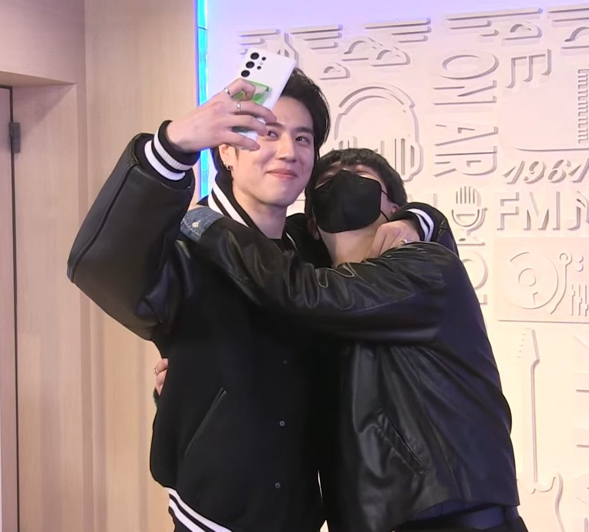 off_dbqp's tweet photo. ชิปเปอร์มาตายกองกันตรงเน้ ~ มุแง่ #YugJae ของชาวเรา 🥺 https://t.co/3ZhxR7Df8r
