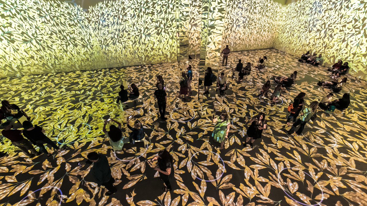 vangoghphoenix's tweet photo. "Truth is like fire; to tell the truth means to glow and burn.” – Gustav Klimt 🖌️ Thank you to everyone who has made the first week of @immersiveklimt a success! 🥂 

You can purchase tickets here:
🎟️ https://t.co/Rn579zws2A 

#klimt #immersiveart #immersiveklimt https://t.co/wjKCoR7ZyE