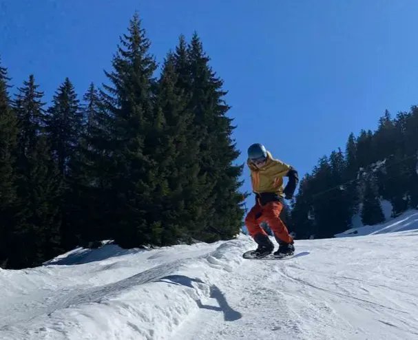 AWE365's tweet photo. Blue skies, great piste conditions, epic snowparks and fun side hits! An awesome day snowboarding in Morzine, Avoriaz and Les Crosets in the Portes Du Soleil
#Morzine #Avoriaz #Crosets #PortesDuSoleil #snowboarding #snowboard @Morzine @Avoriaz1800 @PDS_CH @PDS_officiel @PdsPage https://t.co/3dKwbcG5cw