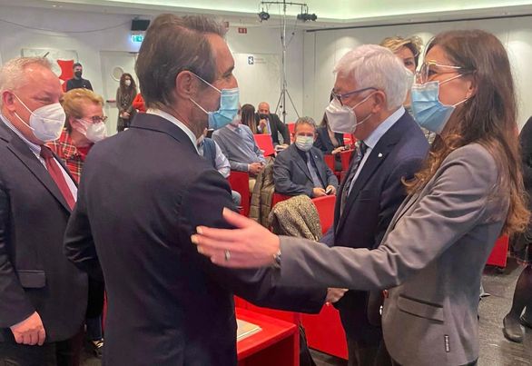 ConsLomb's tweet photo. #PalazzoLombardia
Vice Presidente @ConsLomb @f_brianza: "@RegLombardia celebra il VI° centenario della #Collegiata del @ComuneCastOlona, la prima “cittá ideale” dell’Umanesimo. Rendiamo il giusto omaggio a uno dei borghi storici più belli d’Italia"
@SBGalli https://t.co/cGeMJ9raF3