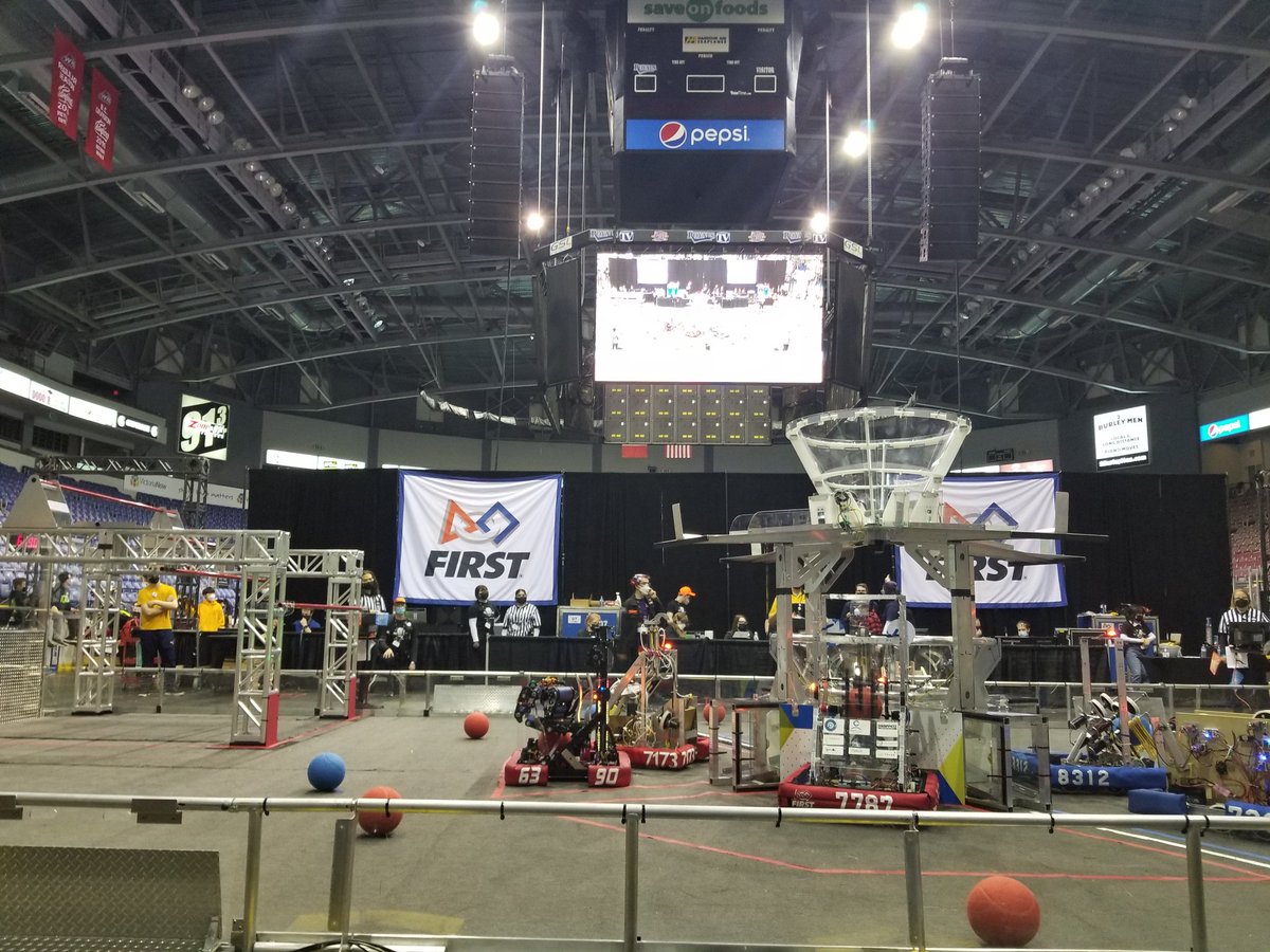 SD27_ADST's tweet photo. Before spring break I had the opportunity to do a little bit of AWESOME pro-d. FIRST Robotics competition in Victoria - I wonder if we could see some of these robots in the Cariboo 🤔 #iloverobots https://t.co/kC7mPbdHY6