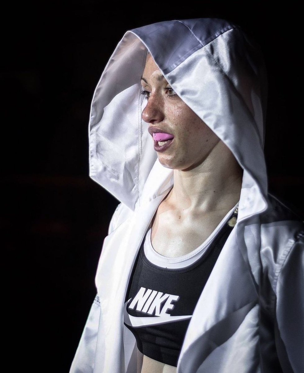 BoxingUnitres's tweet image. @yoanita49 debutará contra la boxeadora búlgara 🇧🇬 Nika Kilova y tendremos declaraciones después del gran combate. No te puedes perder el programa del próximo domingo @notirolatoalla
@sentotsubox #boxeofemenino #boxeoprofesional