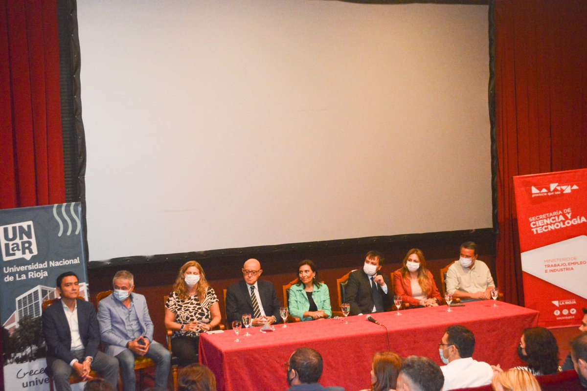 hugo_vera_'s tweet photo. Llevamos adelante el evento "Argentina Programa" un espacio pensado para el intercambio de diversas actividades, que les permitieron a nuestras juventudes adquirir herramientas claves para su inserción en el mercado laboral @QuintelaRicardo @GobDeLaRioja https://t.co/XKJ0k7evgJ