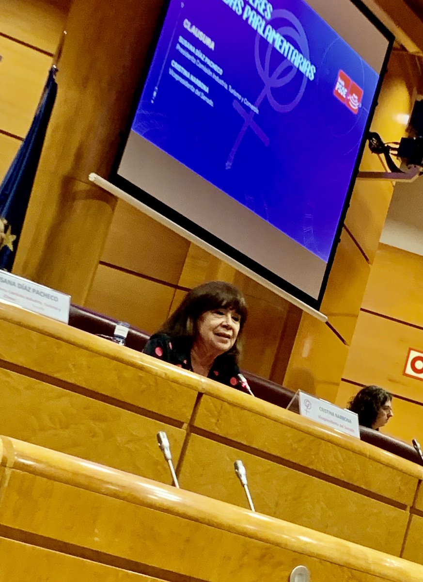 Grande! <a href="/CristinaNarbona/">Cristina Narbona</a>: “Mujeres que ayudan a otras mujeres en un mundo en el que existe un porcentaje elevadísimo de hombres que ocupan el poder. El cambio se acelera educando, desde muy pequeñas y pequeños, en valores cívicos e igualdad.” #MasMujeres #Redes