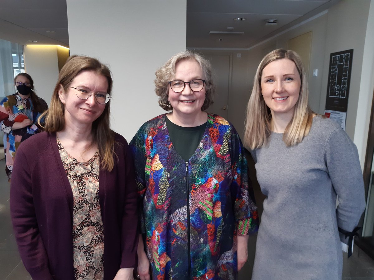 Sisäisen viestinnän mestarin @HSartjarvi oppi meille nuoremmille: Tärkein on se, miten puhumme toisillemme💜 Kiitos <a href="/lvmfi/">LVM</a>, että saatiin juhlia livenä supernaisten eläköitymisiä! @EineRossi <a href="/HeliTarkiainen/">Heli Tarkiainen</a> @KaisaEnakimio <a href="/ReijaL_ng/">Reija Lång</a>