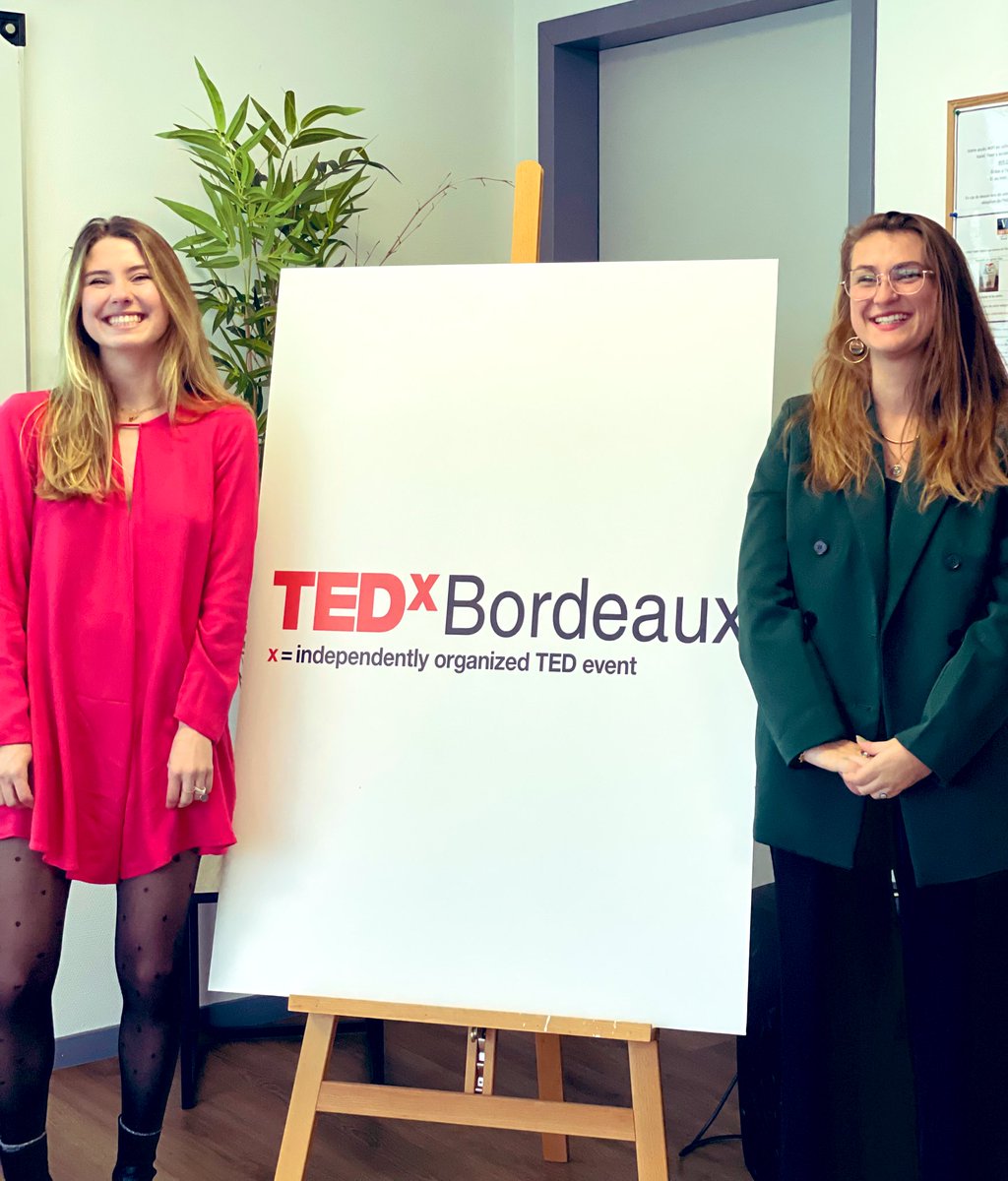 En place pour la soirée de lancement <a href="/tedxbordeaux/">TEDxBordeaux</a> édition 2022, dont l’<a href="/ecvfrance/">ECV - École de création visuelle</a> #Bordeaux est partenaire, qui va révéler l’identité visuelle réalisée par les étudiantes en Mastère Design Marie Escoubas &amp; Margaux Lallite #ecvbordeaux #tedxbordeaux