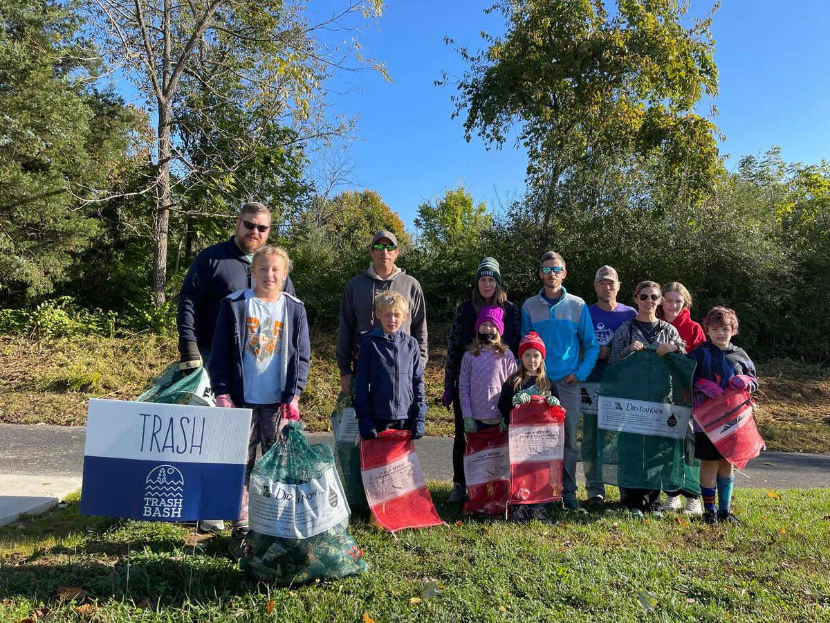 OpenSpaceSTL's tweet image. The #ConfluenceTrashBash kicks off on Sunday, and we&apos;re ready to bash some trash! Volunteers are needed at St Vincent County Park, O&apos;Fallon Park Rec Complex, or Bellefontaine Conservation Area. OSC provides supplies, and volunteers get a sweet t-shirt! openspacestl.org/spring-conflue…