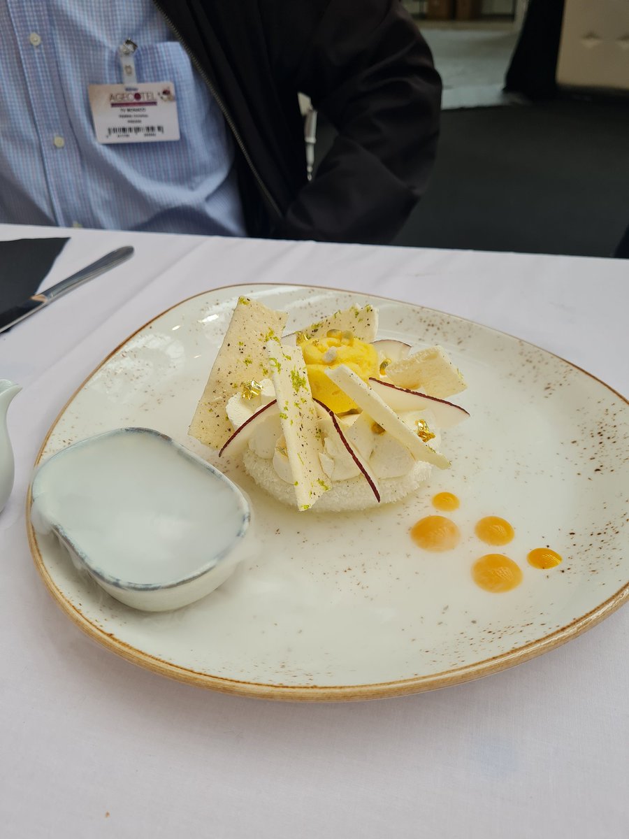cocodeNice1's tweet photo. Un autre concours de pâtisserie pour tester le sucre d'écorce de bouleau. Pas évident d'après les cncurents mais ils s'en sont très bien sortis, magnifique bien même.
#Agecotel #Agecotel2022 #pâtisserie #concoursdepâtisserie https://t.co/vqDQ85xYKs