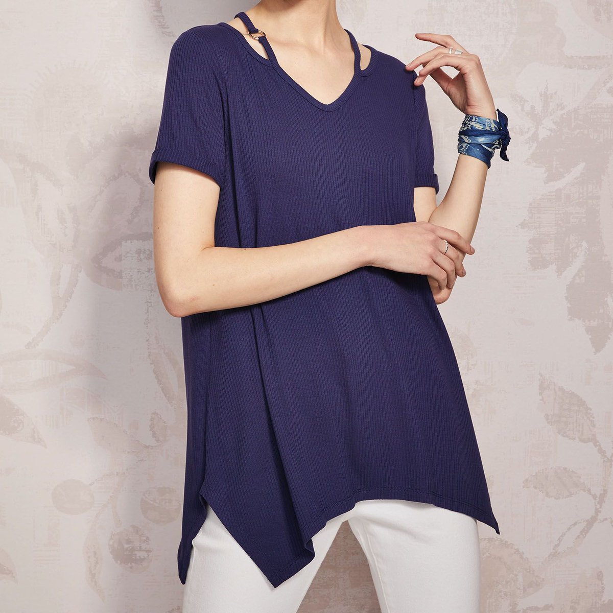 GingersAvonShop's tweet photo. Dressing stylish is a breeze with this blue handkerchief hem top, complete with fun details like cutouts and a ring accent on the neckline. https://t.co/gnZb4ueeZT🌸 #fashionstyle #styles #womensfashion #springclothing #springtops #womensclothes #fashionforwomen #avon https://t.co/Eq2MXAoRzL