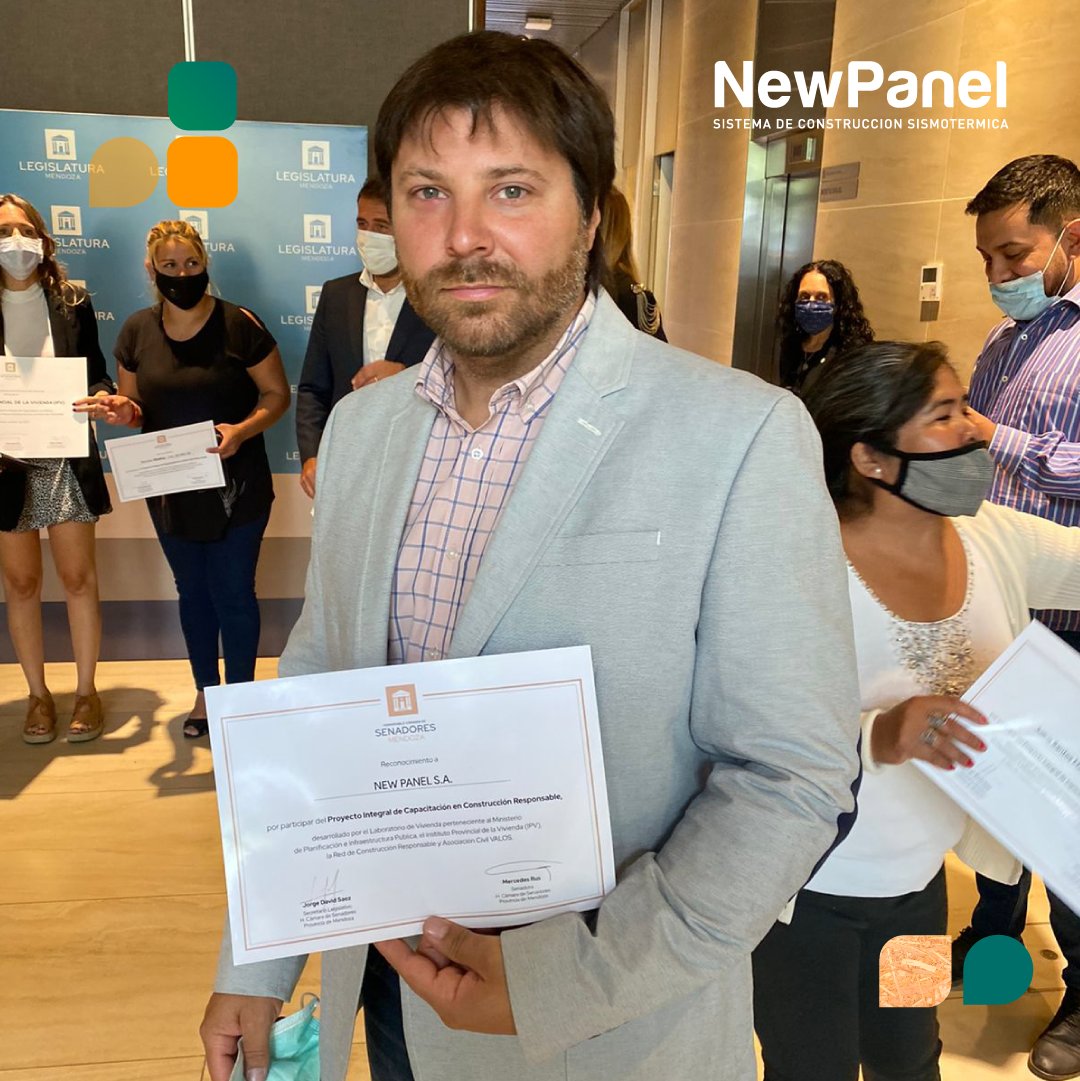 NewPanelSA's tweet photo. ✨🙌 Emocionados, agradecidos y orgullosos de esta distinción que recibimos en el Senado de Mendoza por participar del Proyecto Integral de Capacitación en Construcción Responsable. (sigue👇) https://t.co/n5XuDdaDns