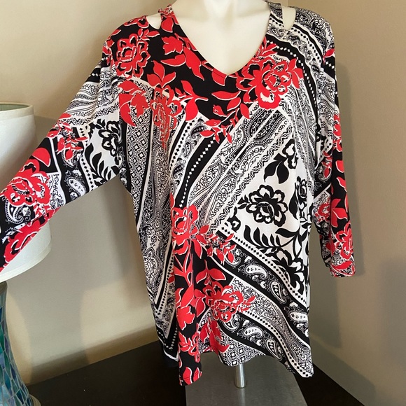 ShopZOOMnow's tweet photo. So good I had to share! Check out all the items I'm loving on @Poshmarkapp #poshmark #fashion #style #shopmycloset #knoxrose #chicos #alfreddunner: https://t.co/vN6x7qtUTt https://t.co/NBOMXtfWHp