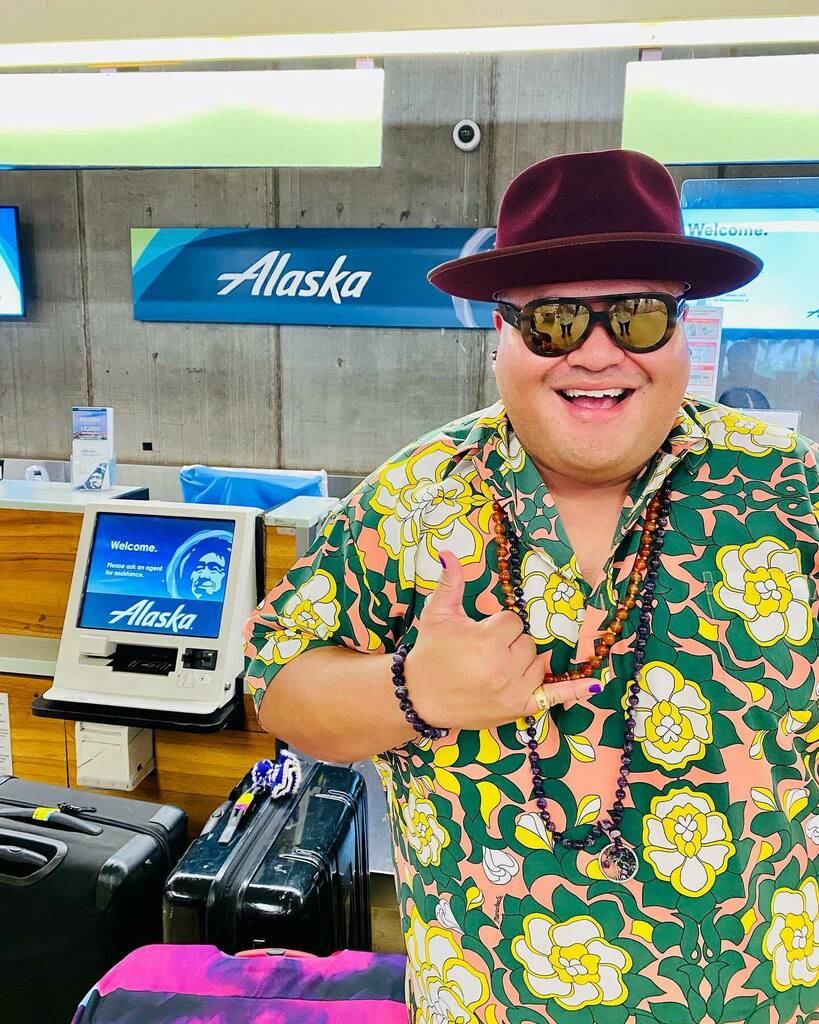 kalanipeamusic's tweet photo. Mahalo @AlaskaAir for taking us to the 2022 #GRAMMYs in #LasVegas #iflyalaska #roadtoGRAMMYs ✈️ 🎰 🌟 @recordingacademy https://t.co/pGDnTLI77W https://t.co/Op2NEDdFNM