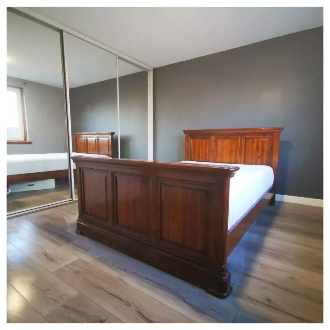 GeerafDecorator's tweet image. 🛋️Amazing 3 bedroom flat renovation 🛋️ 
🏚️We removed old wallpaper, skimmed all walls and painted them in two shades of grey modern theme🏠

⌛Wait for another post with rest of the pictures⌛